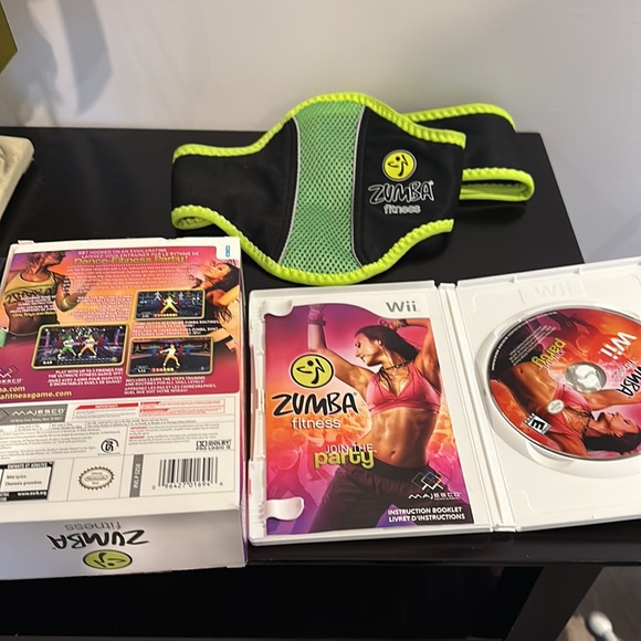 Zumba fitness, Wii. Includes fitness belt - Picture 6 of 6
